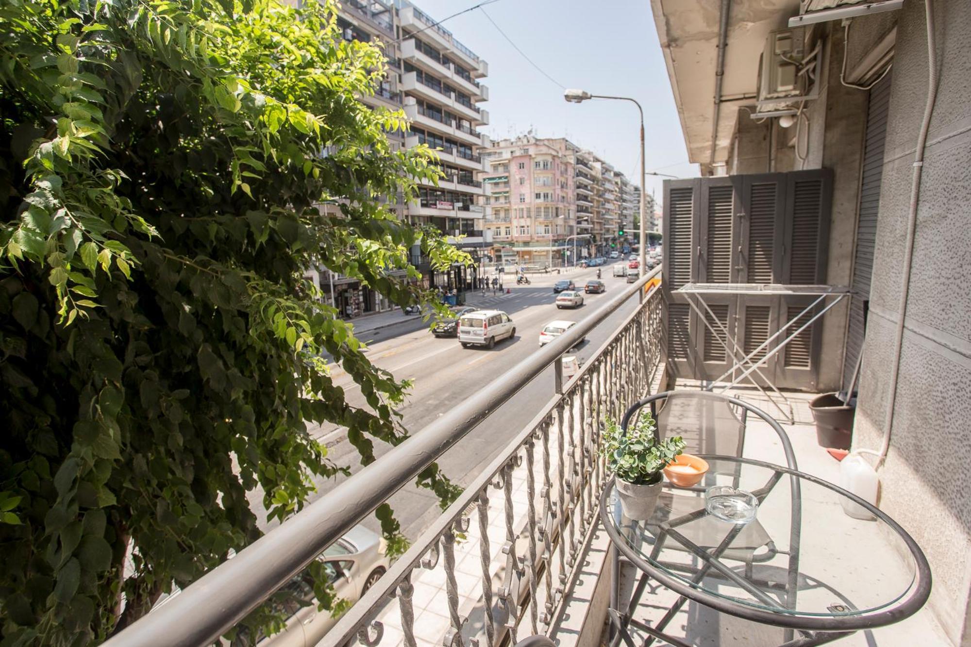 Closer "Egnatia Apartment 1" Солун Екстериор снимка