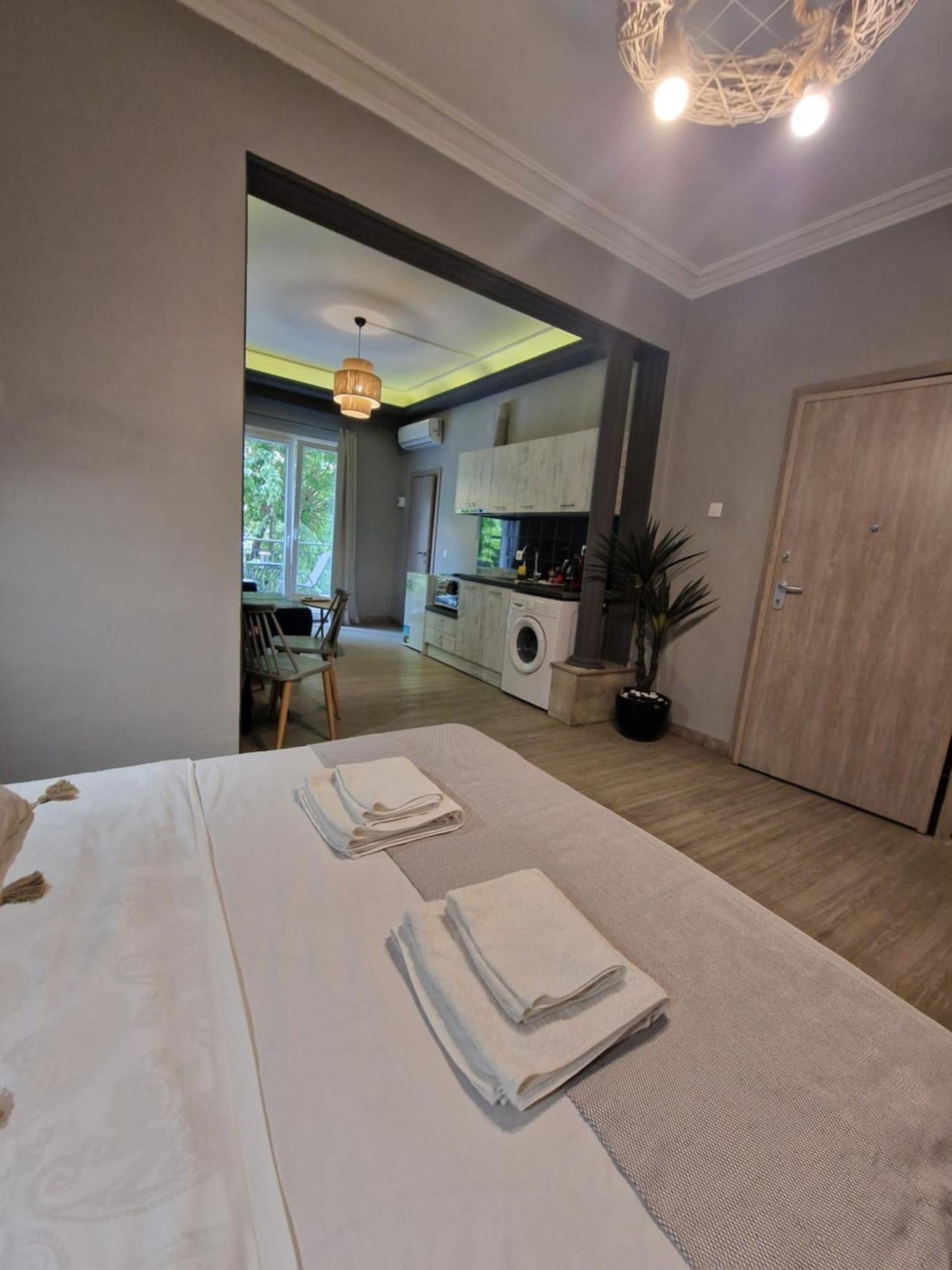 Closer "Egnatia Apartment 1" Солун Екстериор снимка